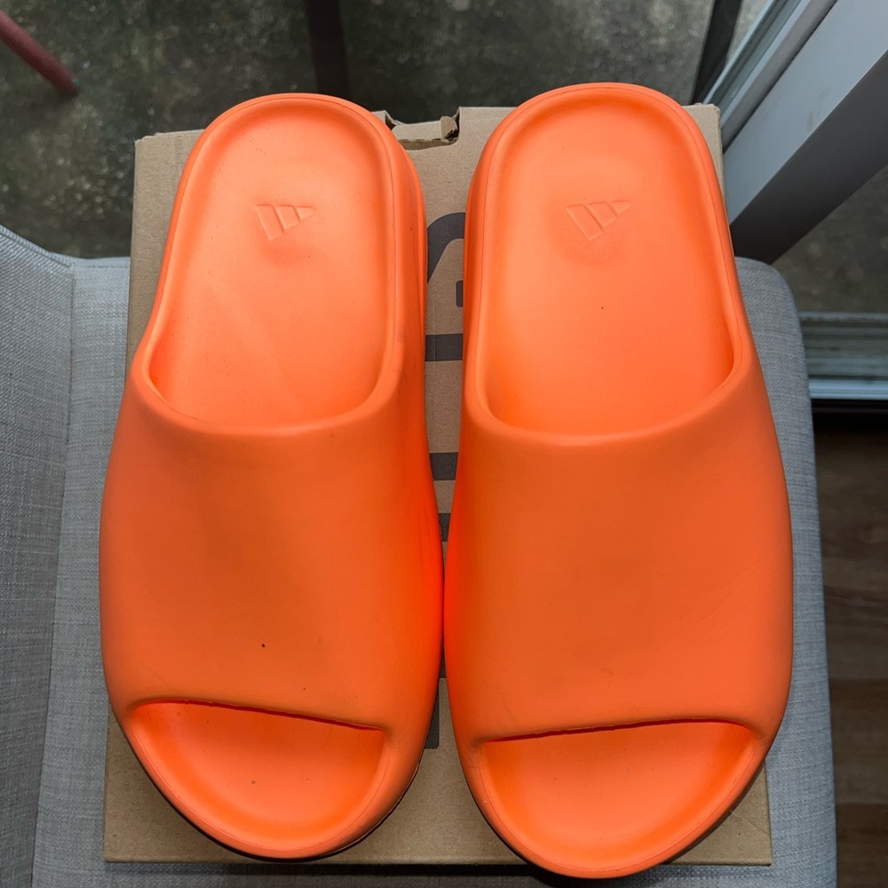 EUC Yeezy Orange Slides Women Size 8